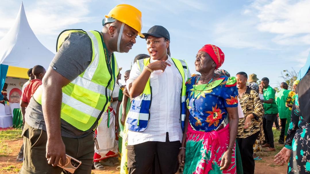 KUTOKA NDOTO HADI FURAHA: UMEME KUMFIKIA...