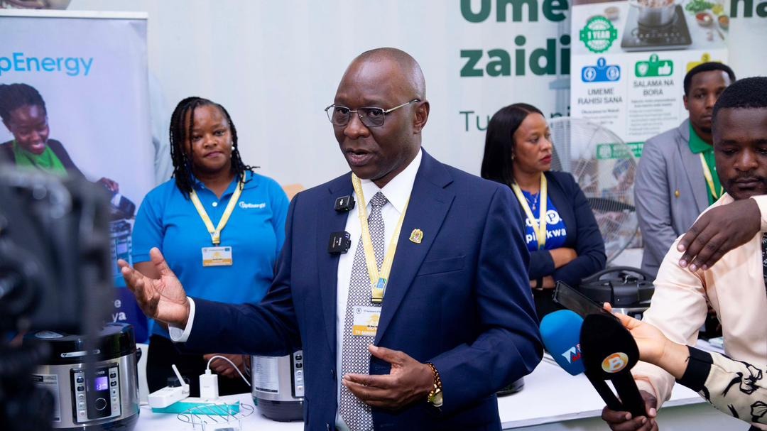 KATIBU MKUU MAFUTA NA GESI ASILIA AHAMAS...