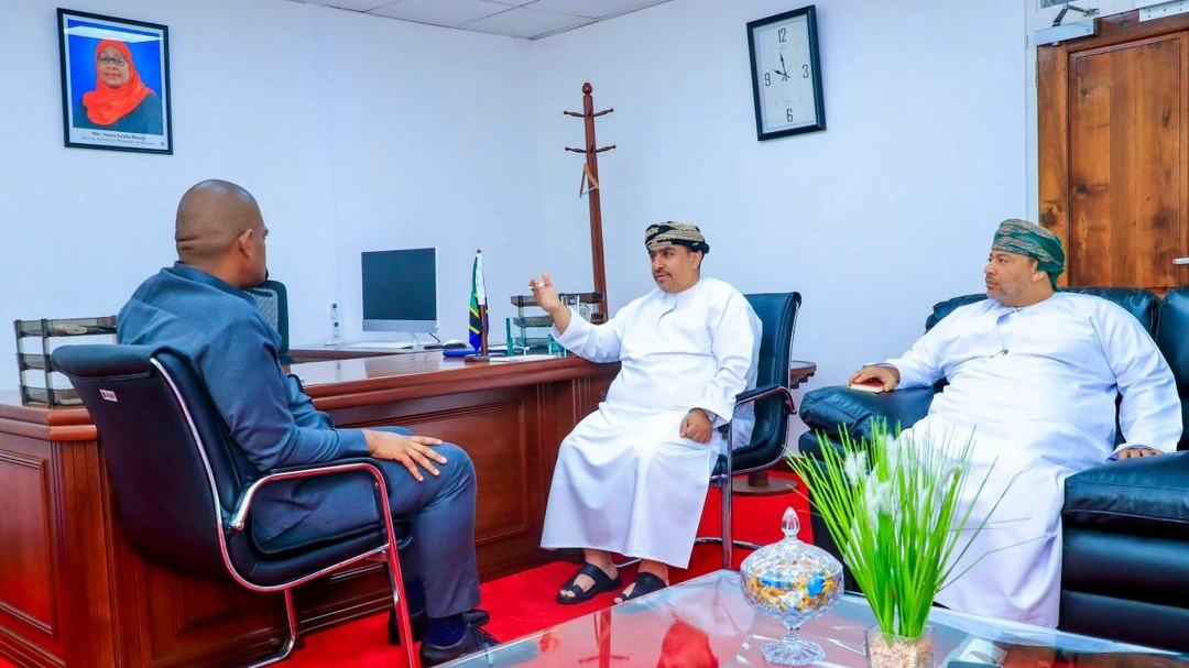 WAZIRI NDEJEMBI AKUTANA NA BALOZI WA OMA...