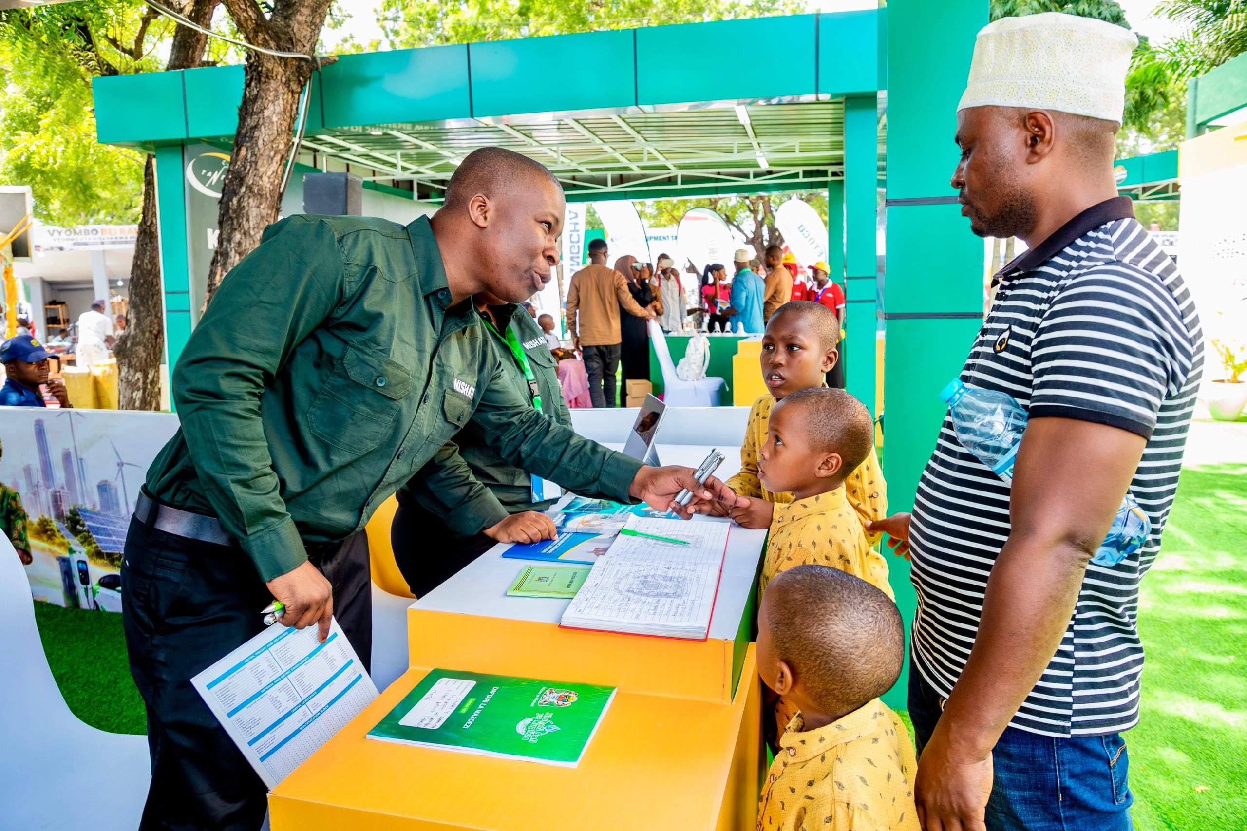 WANAFUNZI NA WAZAZI TULIWAITA… NA WAMEIT...