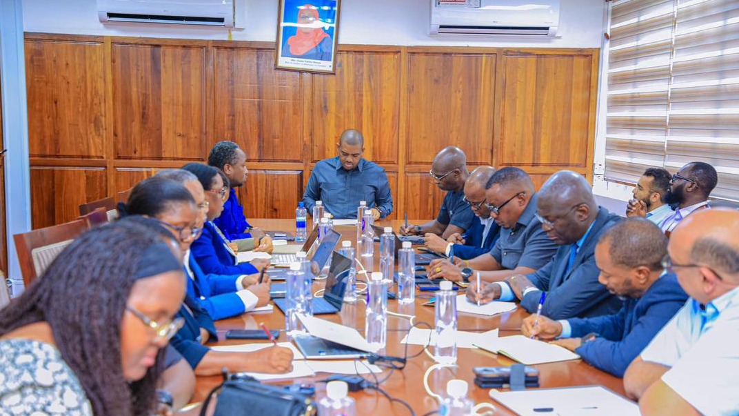 Waziri Ndejembi Akutana na Wamiliki wa K...