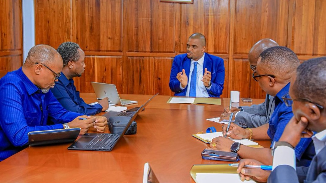 Waziri Ndejembi Akutana na Taasisi za Ma...