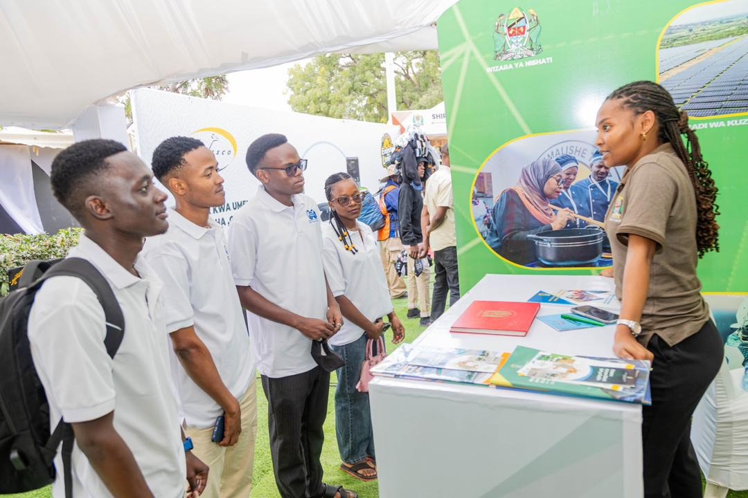 WANAFUNZI WA UHANDISI WA PETROLI NA GESI...