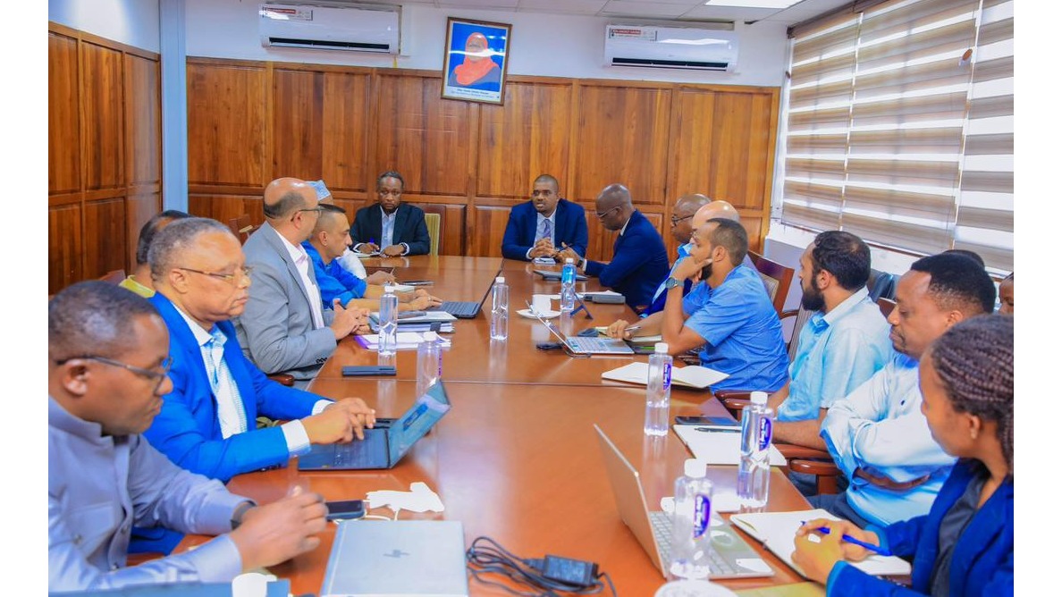 Mhe. Ndejembi Akutana na Chama cha Waagi...