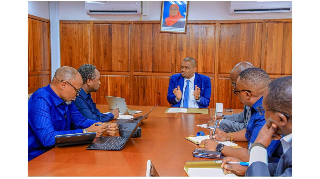 Waziri Ndejembi Akutana na Taasisi za Ma...